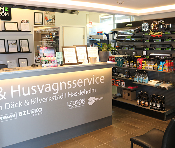 Modtagelsen/indskrivningen hos Bil & Husvagnsservice / Däckexperten AB